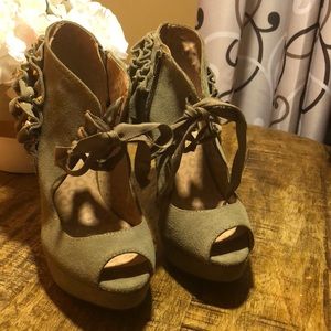 Laciy BETSEY JOHNSON Heel